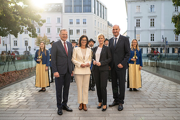 v.l.: LH Thomas Stelzer, KO Margit Angerlehner, LAbg. Doris Staudinger, LR Christian Dörfel (Foto: Land OÖ)