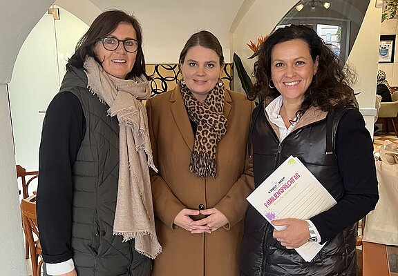 Foto 2 v.l.: Elisabeth Goppold, Sabine Grabmayr, Helena Kirchmayr (Foto: KIWE)