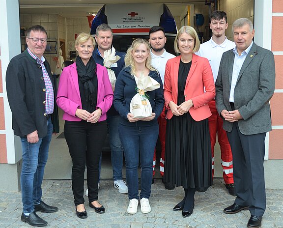 LH-Stv. Christine Haberlander beim Roten Kreuz in Grünburg (Foto: OÖVP Kirchdorf)