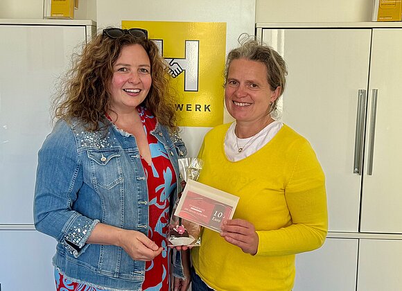 ÖAAB Bezirksobfrau Cornelia Pöttinger (l.) mit Hilfswerk Kirchdorf-Einsatzleiterin Christine Lang.